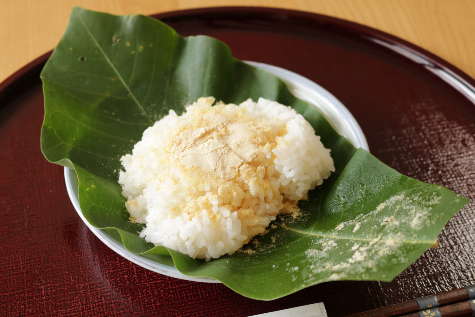 爽やかな朴葉の香りが漂う 田植え仕事の力の源 朴葉飯 ぶらりかつやま